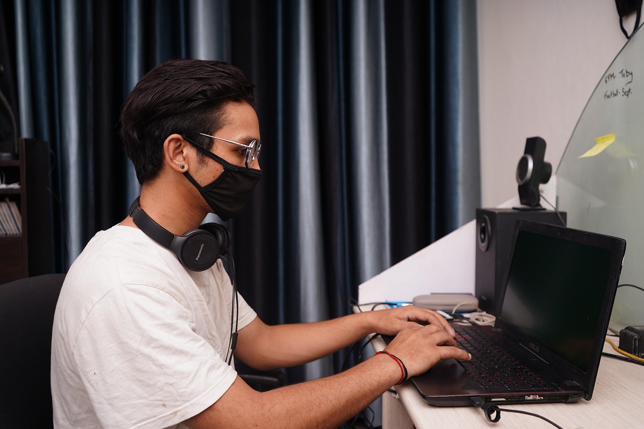 online learning laptop student